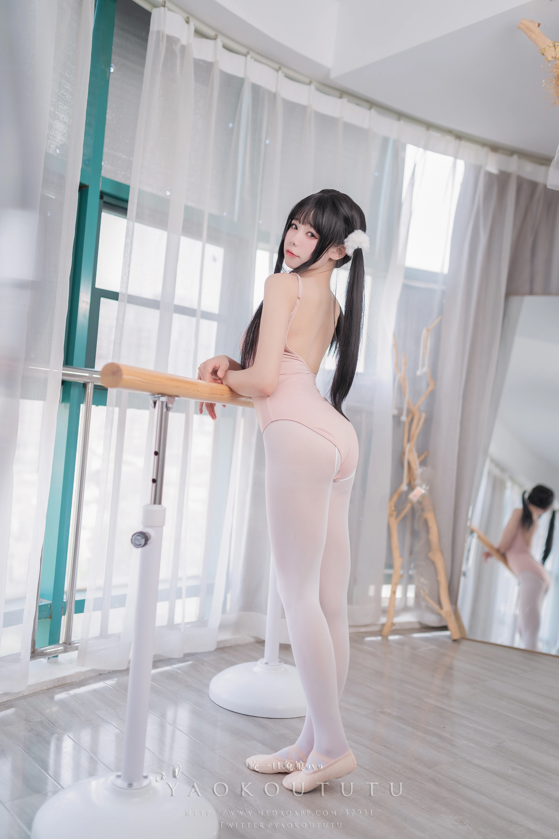 咬一口兔娘(黏黏团子兔) – NO.032 来不及的舞蹈课 0